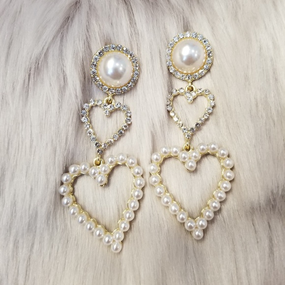 Jewelry - 💎Luxury pearl and crystal heart dangle earrings